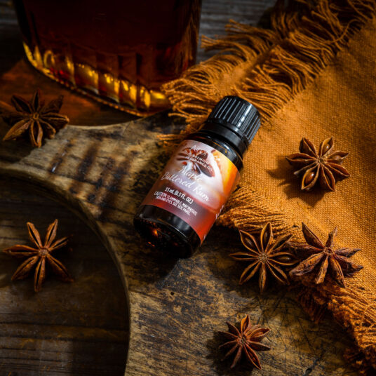 MAPLE BUTTERED RUM: Maple Buttered Rum Fragrance Oil is a warm, cozy, and spicy scent that will have you dreaming of fall. Featuring a sweet blend of maple syrup, buttery rum and cinnamon sticks, this fragrance smells just like your favorite boozy drink. TOP NOTES: Maple Syrup, Buttery Bourbon MID NOTES: Cinnamon, Nutmeg, Brown Sugar BASE NOTES: Cinnamon Stick, Clove Vanilla