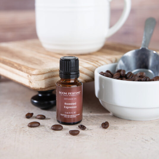 ROASTED ESPRESSO: Roasted Espresso Room Perfume Diffuser Oil is the perfect balance of rich, deep espresso and creamy vanilla. This fragrance oil evokes thoughts of the first sip of freshly brewed espresso with highlights of creamy caramel, sweet butter, roasted coffee bean and rich chocolate. TOP NOTES: Sweet, Caramelized Sugar, Butter MID NOTES: Chocolate, Cream, Vanilla Ice Cream BASE NOTES: Roasted Coffee Bean, Caramel