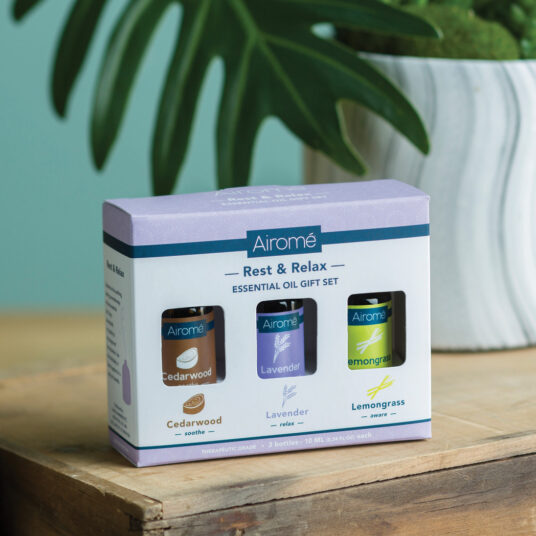 CEDARWOOD: Steam distilled Cedrus atlantica wood oil. LAVENDER: Steam distilled Lavandula angustifolia (lavender) oil. LEMONGRASS: Steam distilled Cymbopogon schoenanthus (lemongrass) oil.