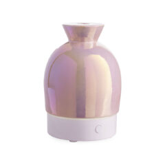 Brighten your decor with the playful, iridescent pink Bubble Vase USB diffuser. Enjoy hours of whisper-quiet mist from this stylish 100ml ultrasonic diffuser- a charming accent that fills small spaces with gentle fragrance.